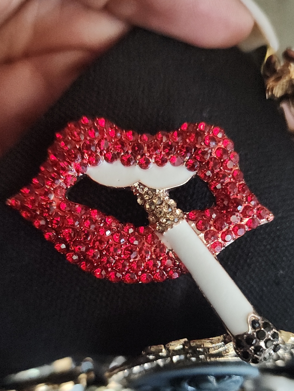 BROOCH